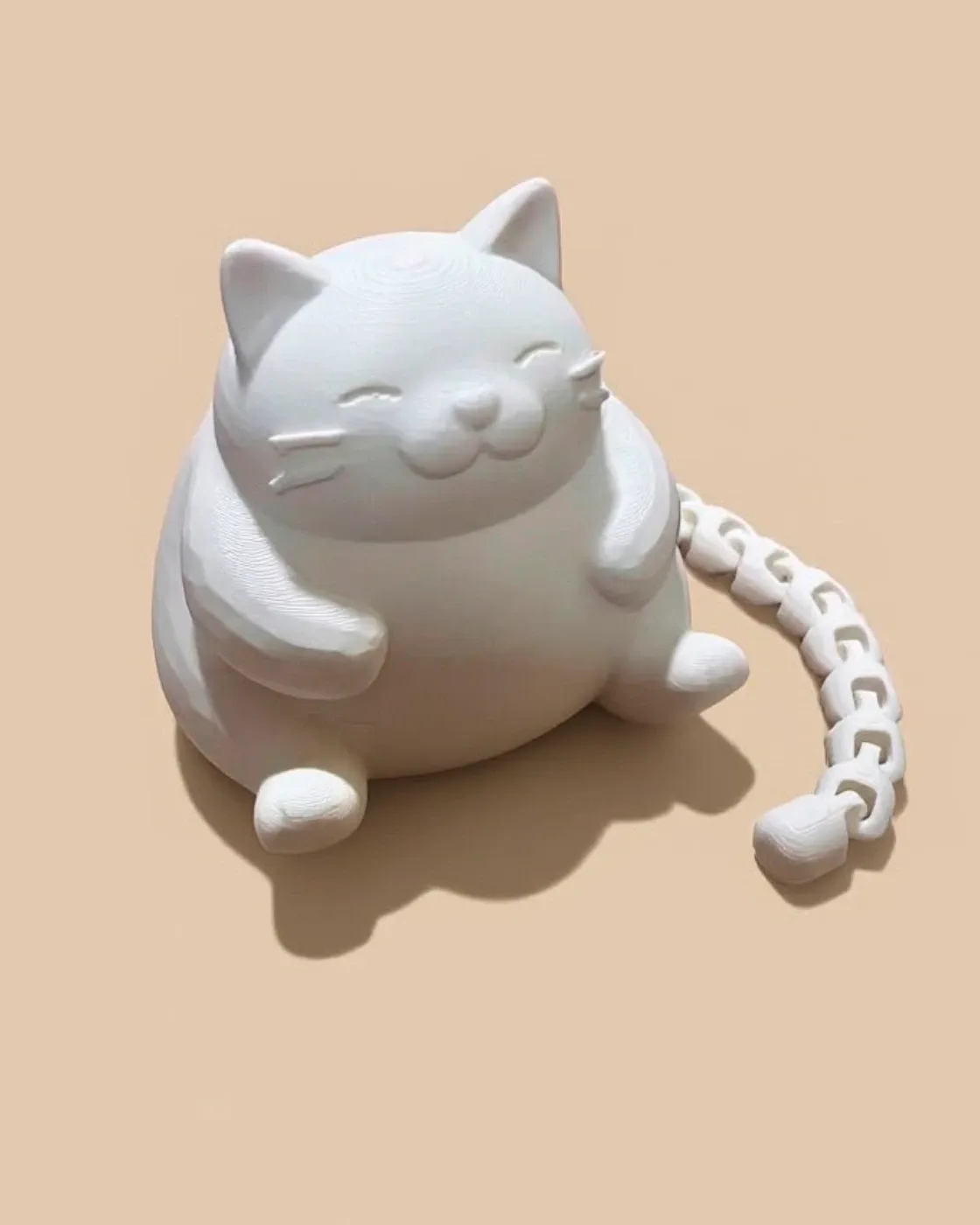 Милый толстый кот с длинным гибким хвостом — фото 3